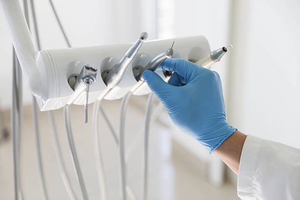 Professional Emergency Dentist technician working in Aurora, MO